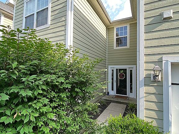 3rd image of 106 Charleston Ct
