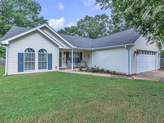 2nd image of 411 Hill Ln