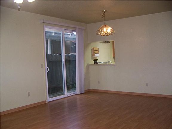 5th image of 956 Sun Valley Dr