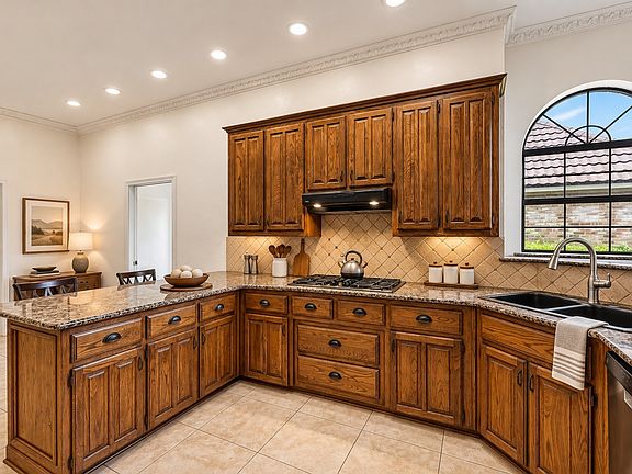 4th image of 1909 Pecan Ridge Dr