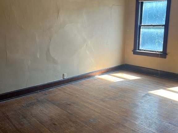 4th image of 612 Wayne St