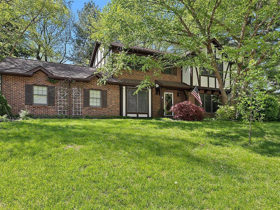 1st image of 8 Saint Joseph Dr