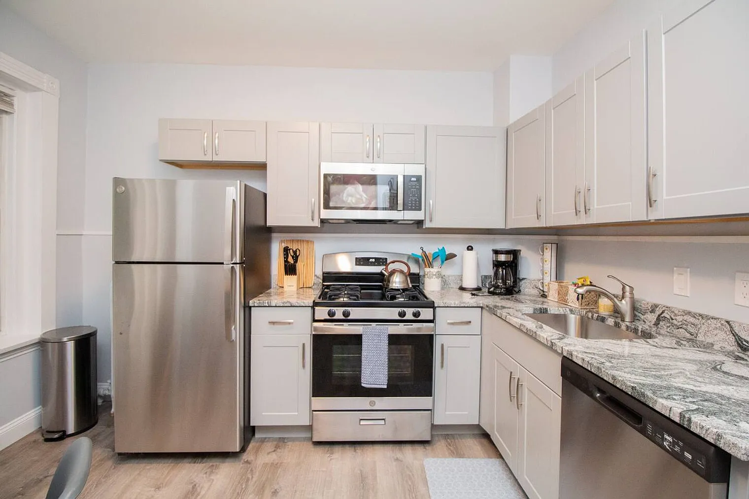 1 bed, 1.0 bath, 592 sqft, $4,965 — Photo 3