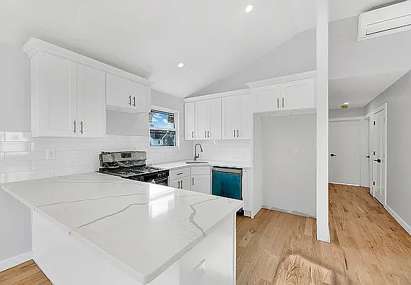 2nd image of 21910 133rd Ave