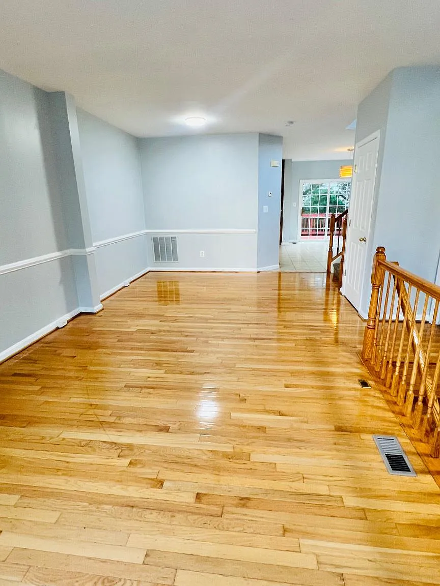 3 bed, 3.5 bath, 1690 sqft, $3,000 — Photo 3