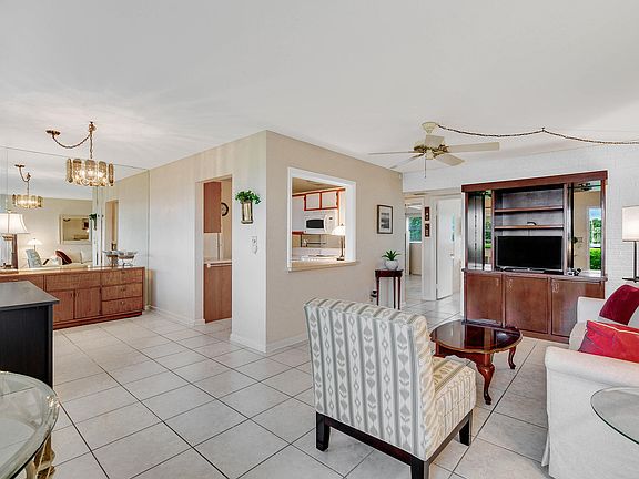 4th image of 143 Yacht Club Dr APT 12