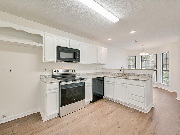 5th image of 148 High Pointe Ln