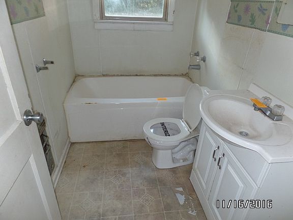 3rd image of 1233 Mayo St