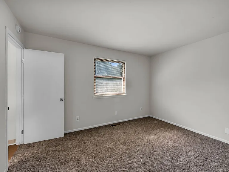 2700 Queenswood Dr — Photo 18