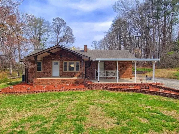 4515 Rocklane Dr, Walkertown, NC 27051