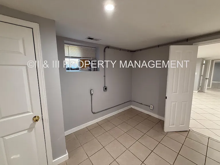 3700 Wyandotte St #BASEMENT — Photo 15