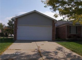 27132 Antonio Dr, Roseville, MI 48066