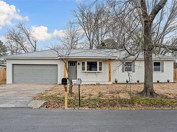 3rd image of 205 SE 12th St
