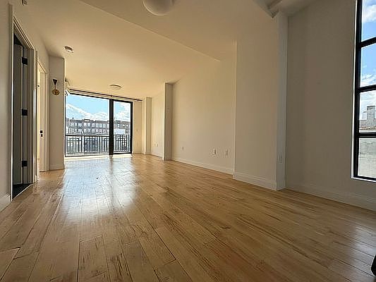 4th image of 564 Saint Johns Pl #622
