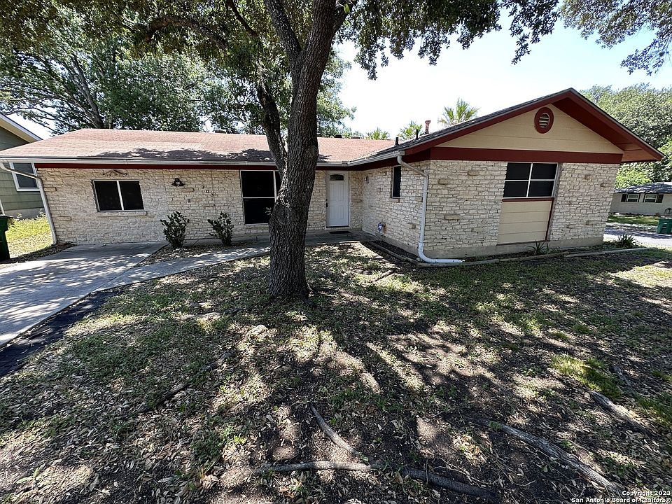 1st image of 303 NORTHTRAIL DR
