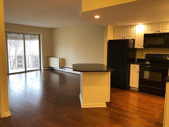 2nd image of 267 Linwood Ave #4D