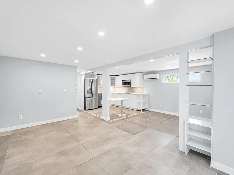 828 NE 17th Way #2 — Photo 11