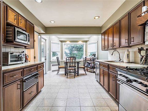 5th image of 171 Catherine Ave