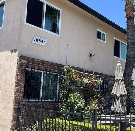 2nd image of 10841 S Prairie Ave