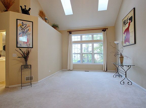 4th image of 2330 N Lenox Ct
