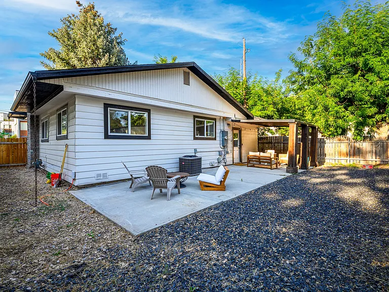 2215 W Kootenai St — Photo 32