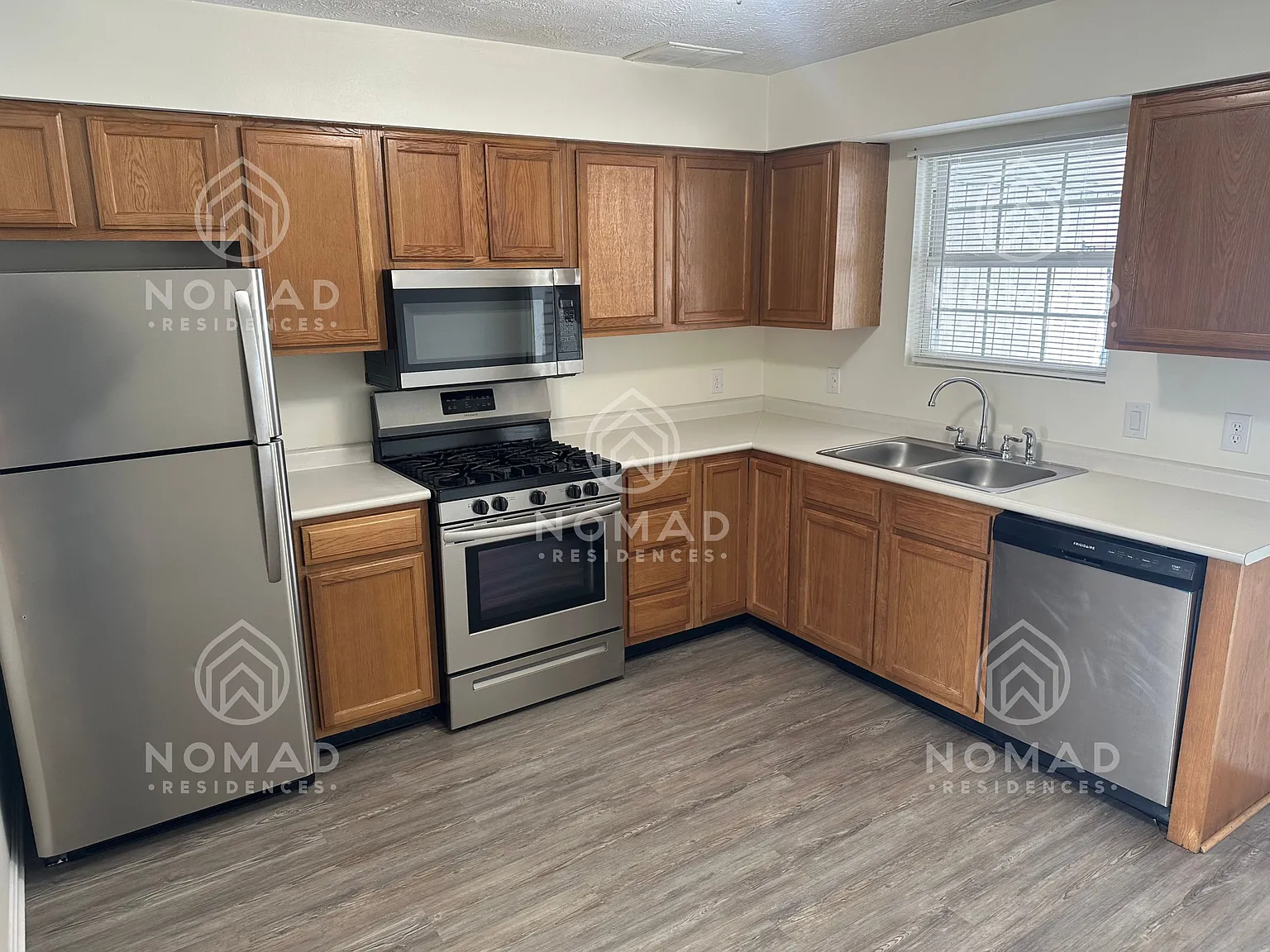 2 bed, 1.0 bath, 900 sqft, $1,200 — Photo 3