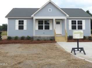 177 E Page St, Teachey, NC 28464