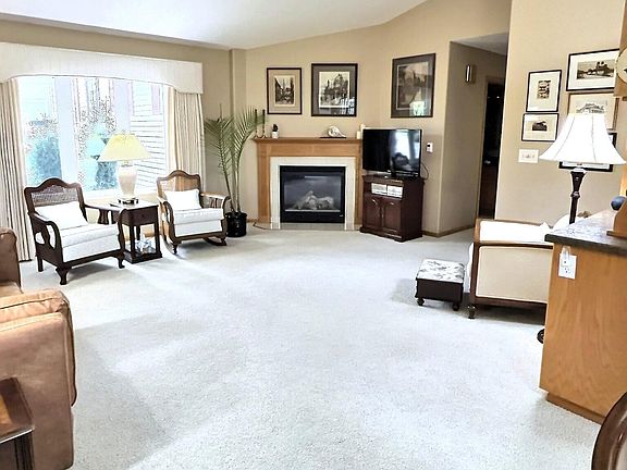 5th image of 575 Brandon Pl