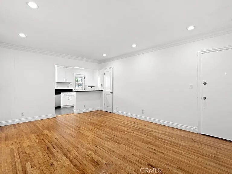 14625 Moorpark St — Photo 11