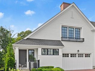 9 Honeysuckle Ln, Port Chester, NY 10573