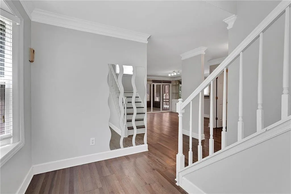 3 bed, 2.5 bath, 2166 sqft, $2,800 — Photo 3