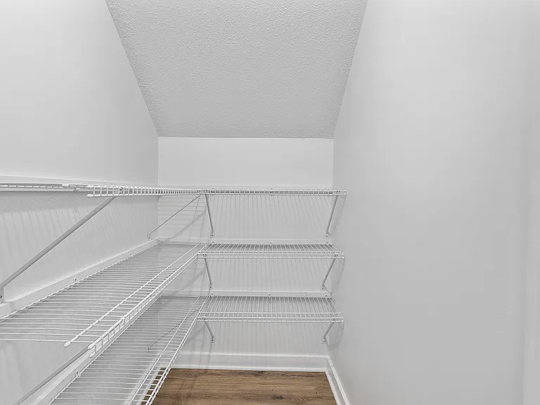 2027 Agnes Ave — Photo 11