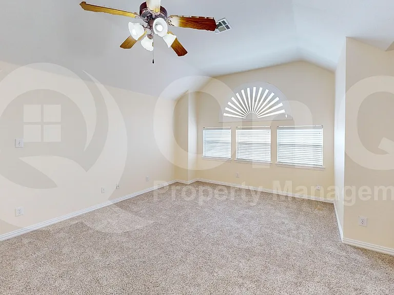 740 Peco St — Photo 12