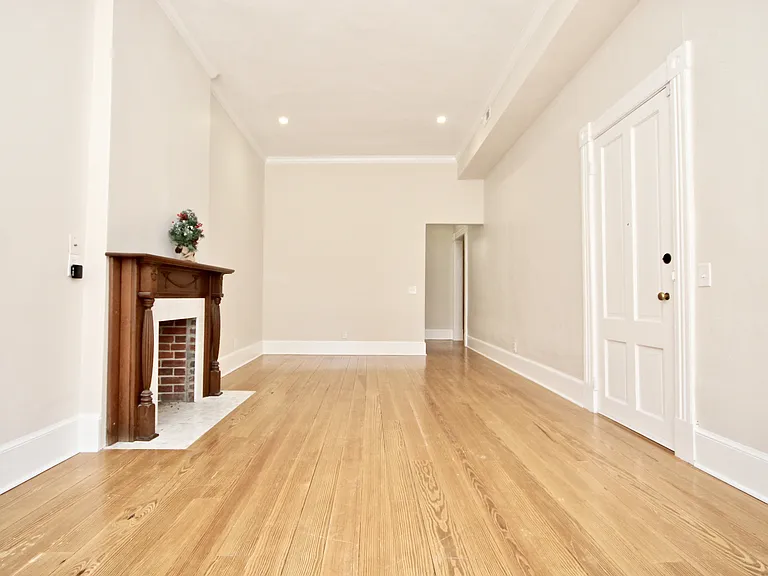 732 Yarmouth St #A — Photo 5