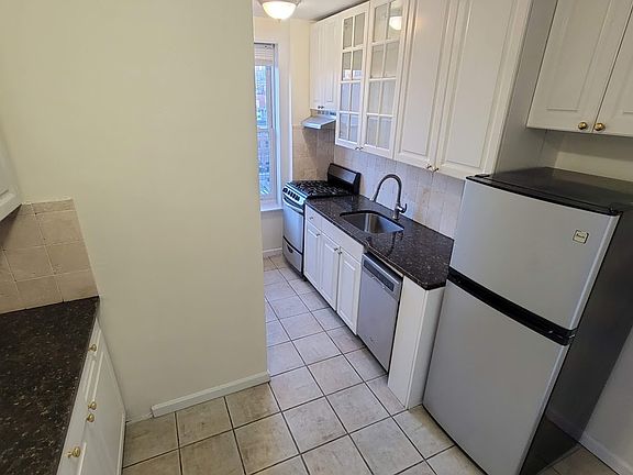 5th image of 27 Morton St #91