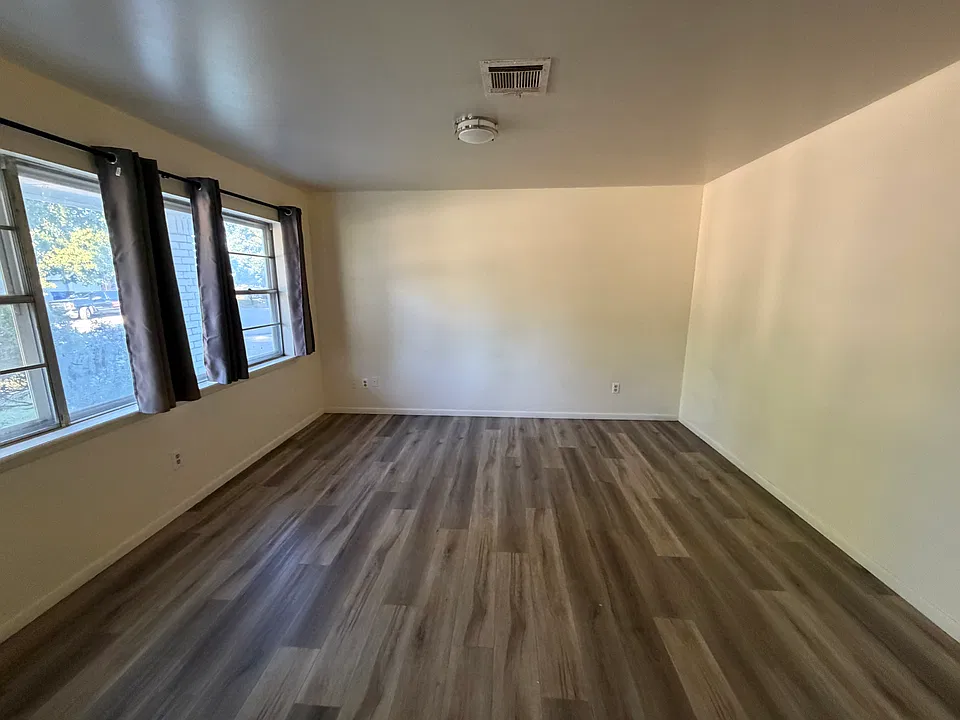 709 W Atlanta Pl