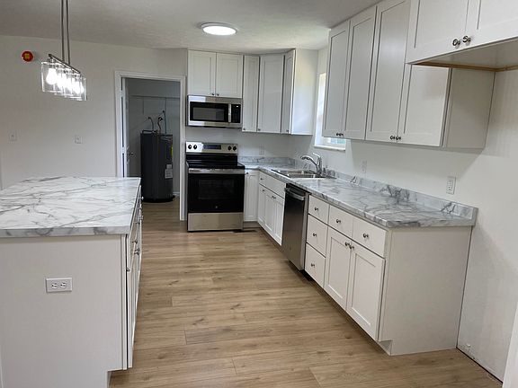 5th image of 825 Quiet Oaks Way
