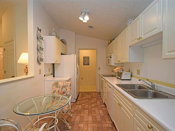 5th image of 510 Carrington Ln APT 302
