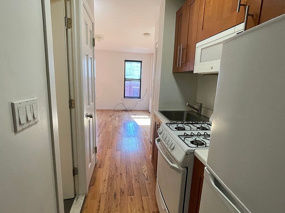 1st image of 425 W 45th St #4B