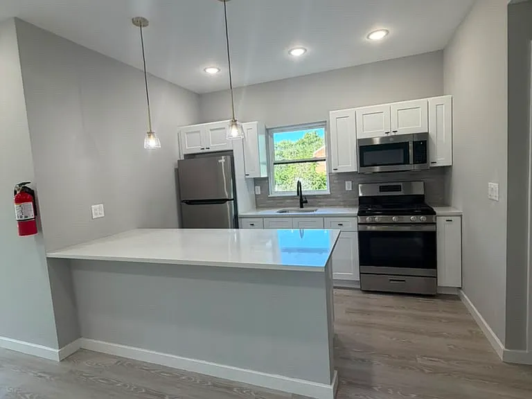 132 E Holsman St #2 — Photo 4