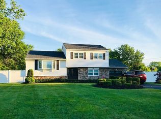 45 Kipling Way, Manalapan, NJ 07726