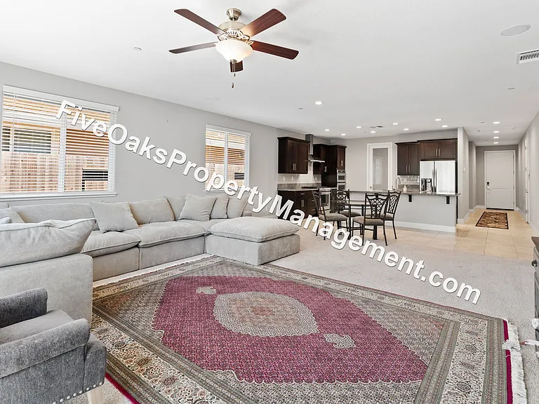 571 Willow Ridge Ct — Photo 4