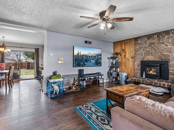 3rd image of 187 NE Orchard Ln