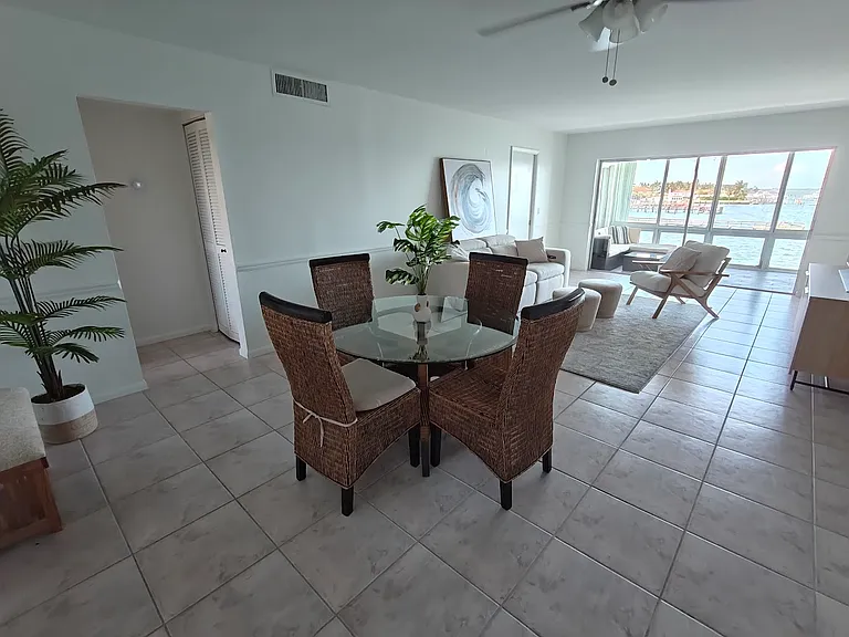 410 Wilma Cir #306 — Photo 3