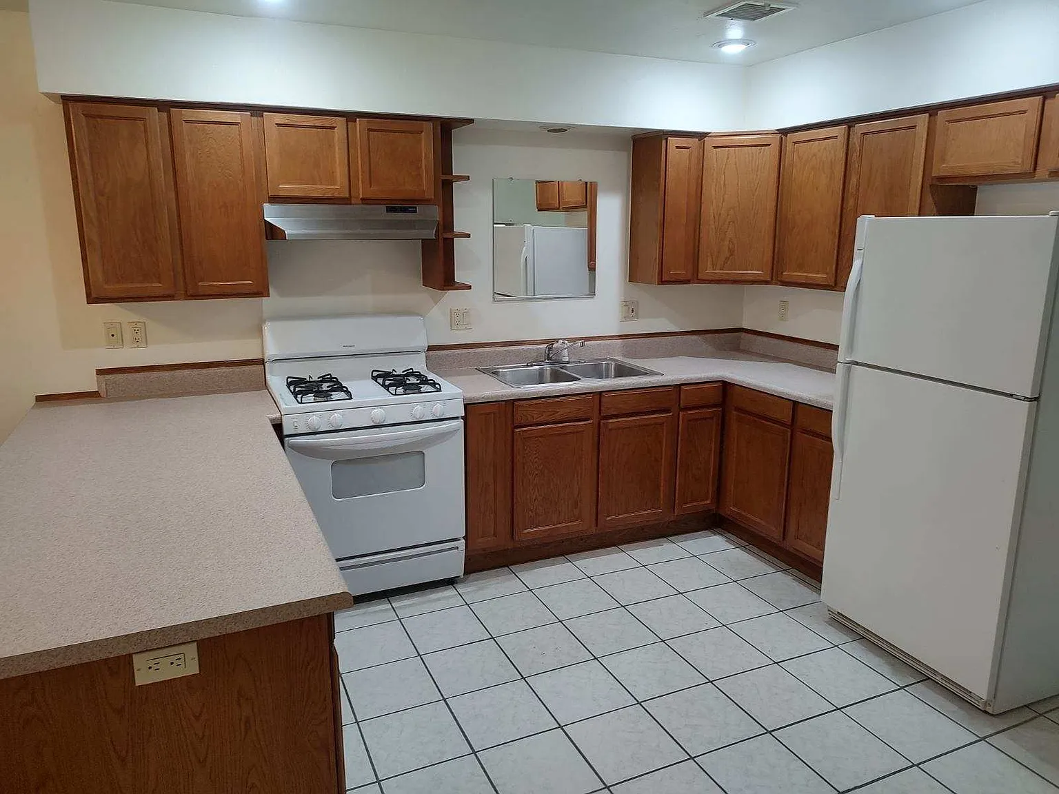 2 bed, 900 sqft, $1,650 — Photo 3