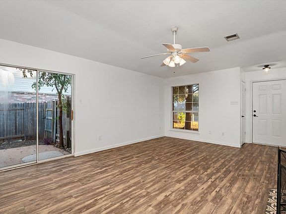 4th image of 1045 Silverstone Ln
