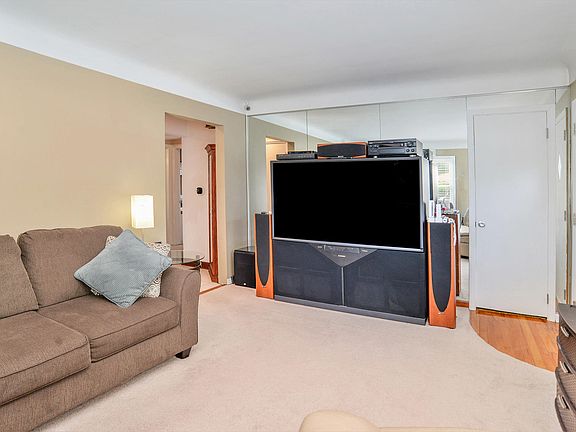 2nd image of 820 Cricklewood St SW