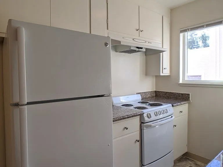 2534 Benvenue Ave — Photo 16