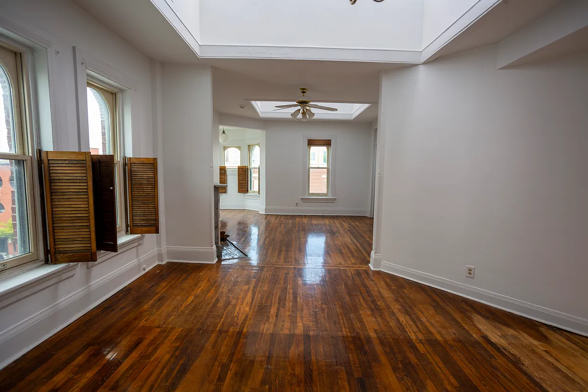 Building Photo - 219 W North Ave #4
