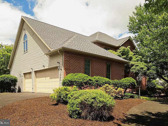 3rd image of 1345 Megan Dr